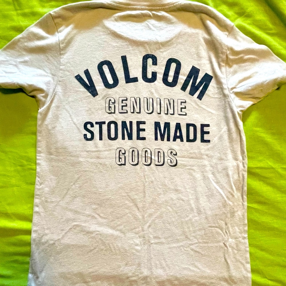 Boys small Volcom tee size S (6/8)